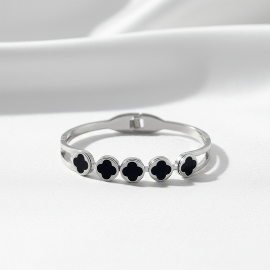 Linked Cleef Bracelate