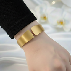 Luna Matte Gold Cuff