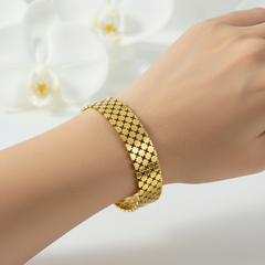 Golden Lattice Bracelate