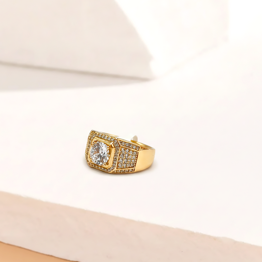 Luxurious Gold Round Ring
